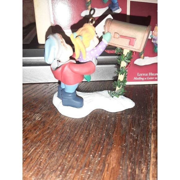 New 2005 Hallmark Keepsake Little Helpers Mailing A Letter Santa Ornament - Picture 3 of 9